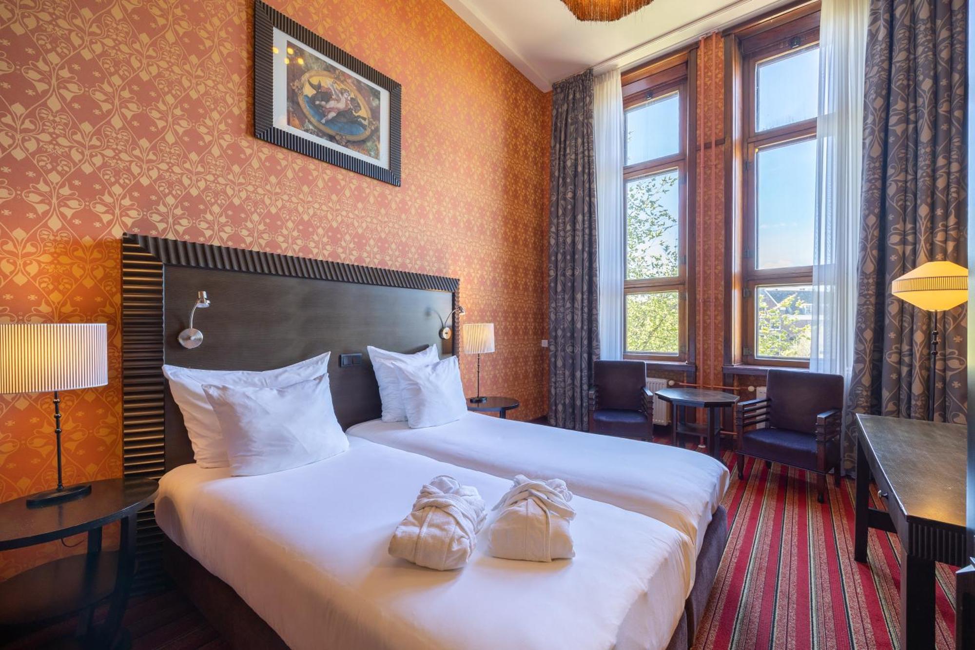 Grand Hotel Amrath Амстердам Екстер'єр фото A room at the hotel