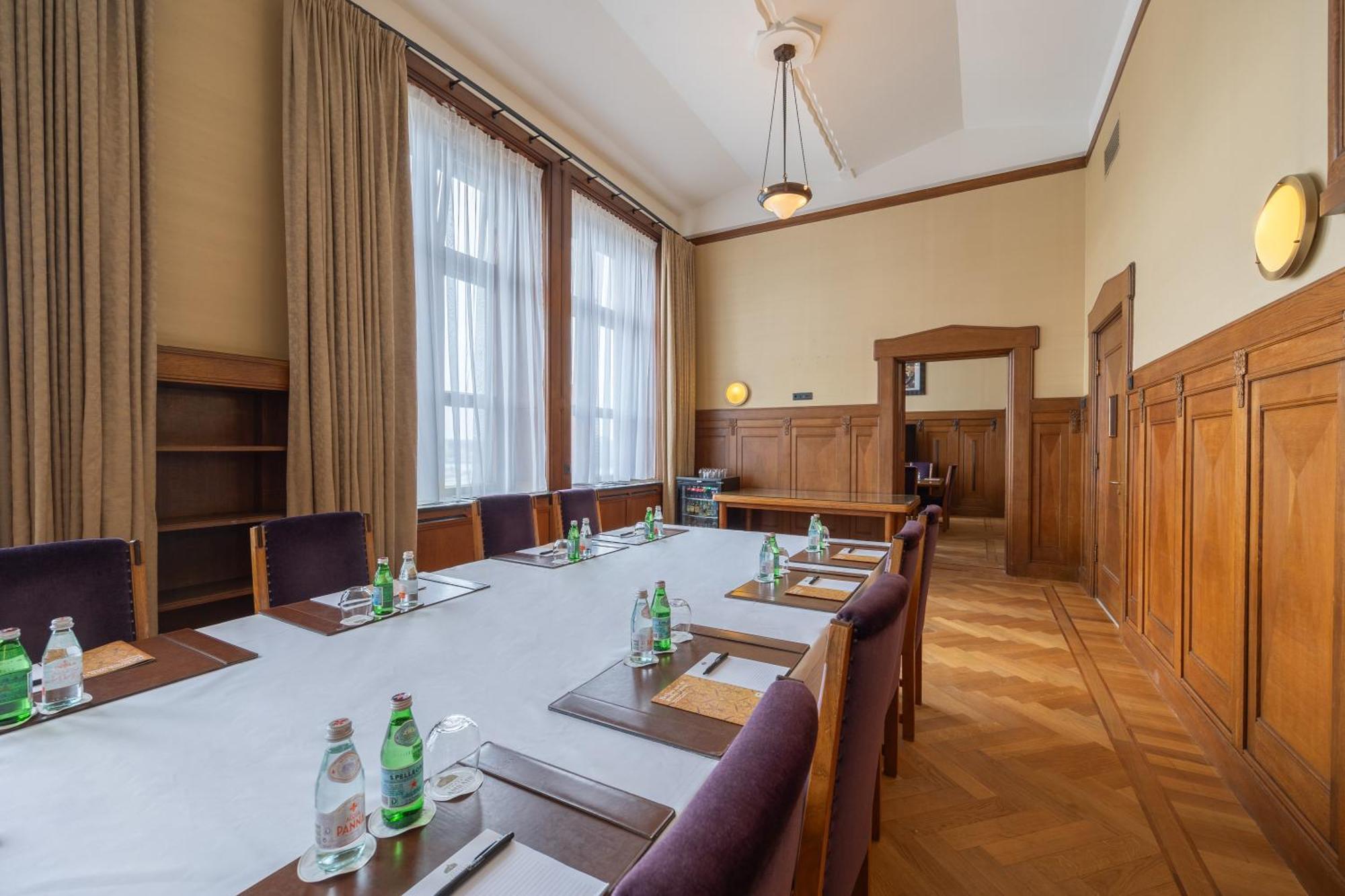 Grand Hotel Amrath Амстердам Екстер'єр фото The conference room of the German Historical Society