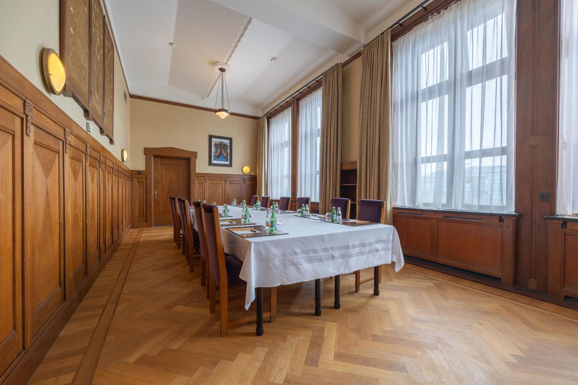 Grand Hotel Amrath Амстердам Екстер'єр фото The boardroom of the Swiss National Bank