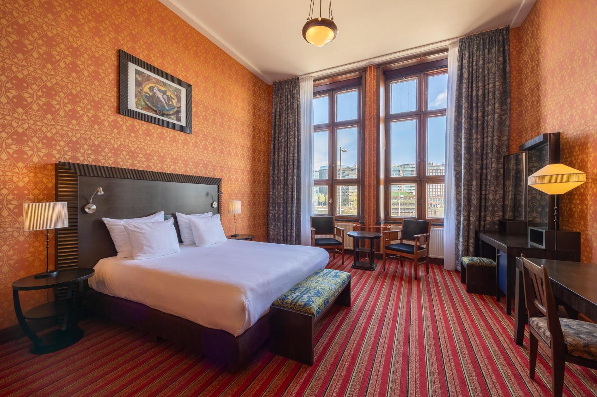 Grand Hotel Amrath Амстердам Екстер'єр фото A room at the hotel