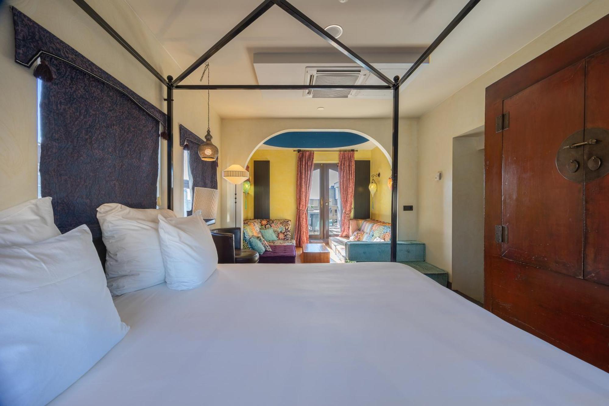 Grand Hotel Amrath Амстердам Екстер'єр фото A room at the hotel