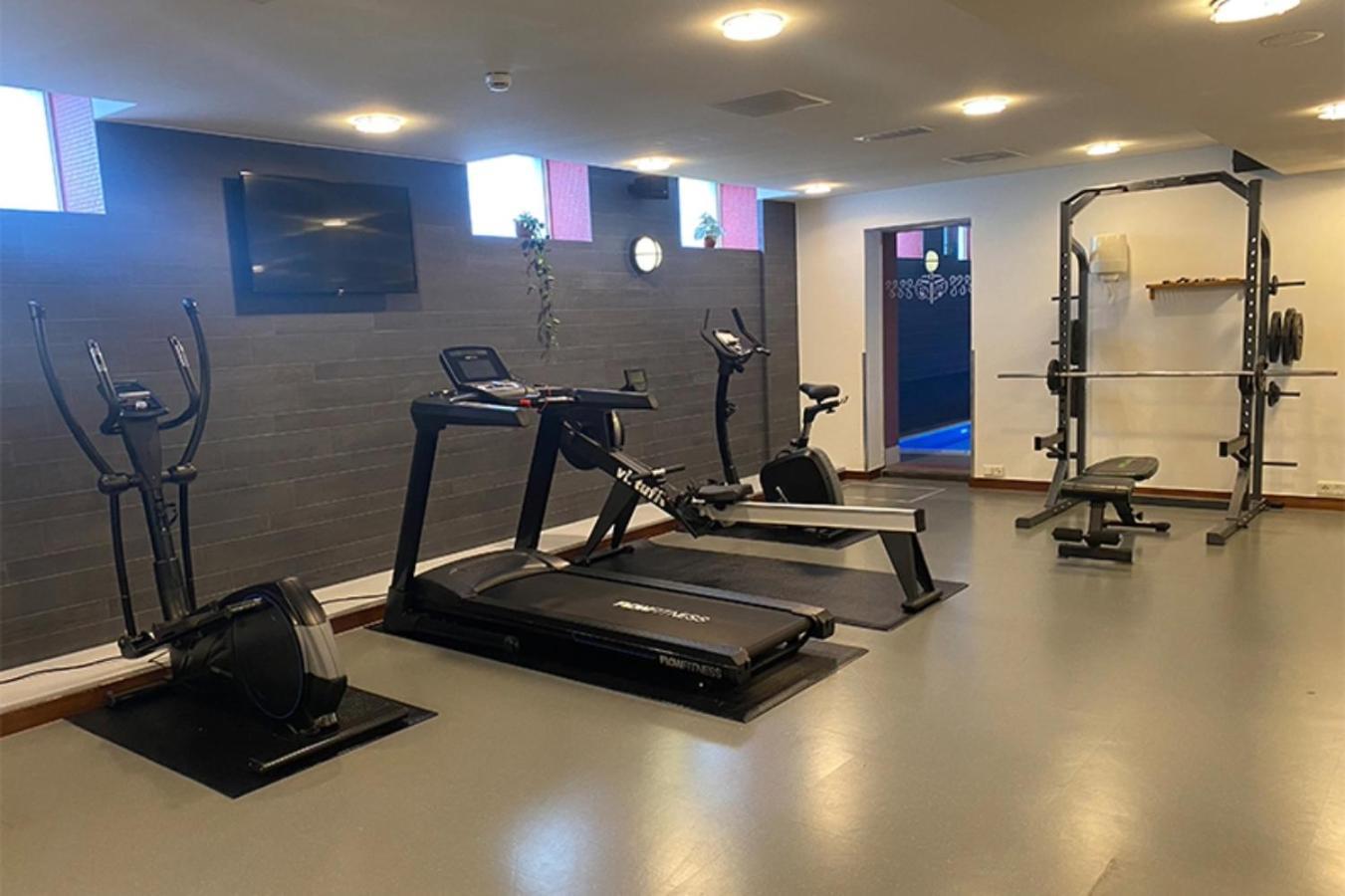 Grand Hotel Amrath Амстердам Екстер'єр фото A gym in a private home