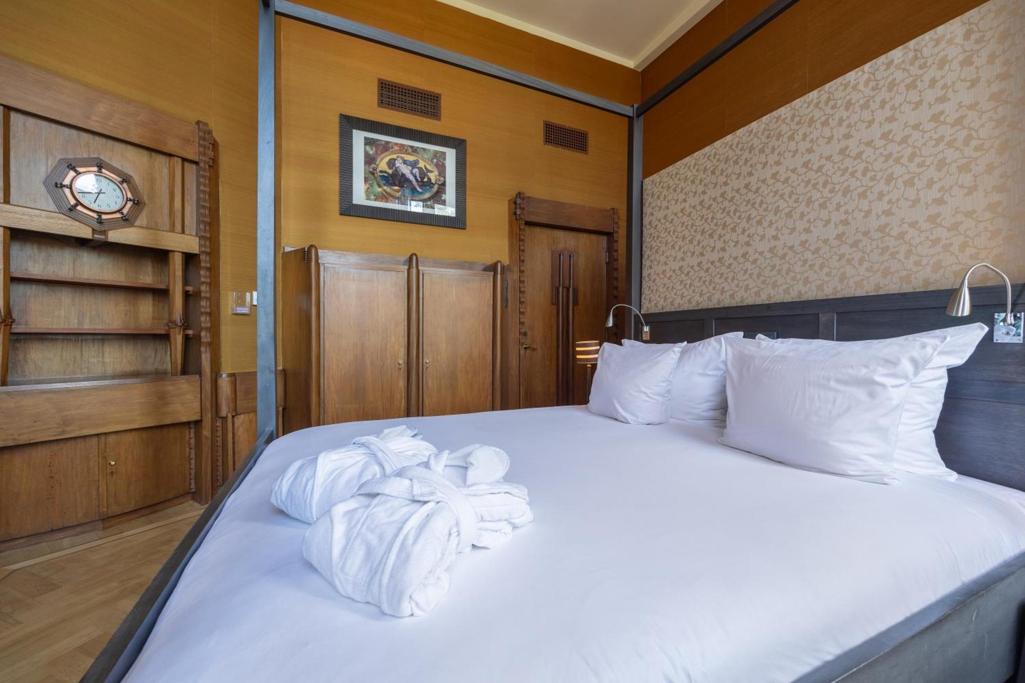 Grand Hotel Amrath Амстердам Екстер'єр фото A bedroom at the hotel